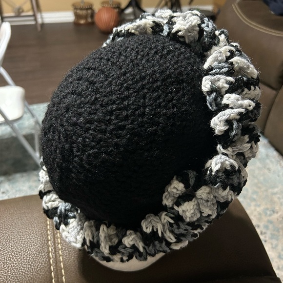 Elegant Black and White Crochet Hat - Picture 5 of 7